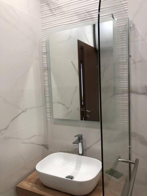 *Hot* Main Square Brand New Luxury Apartment Burgas Exterior foto