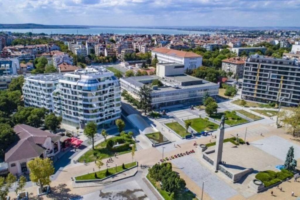 *Hot* Main Square Brand New Luxury Apartment Burgas Exterior foto
